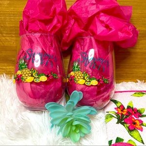 Set of 4 plastic wine glasses